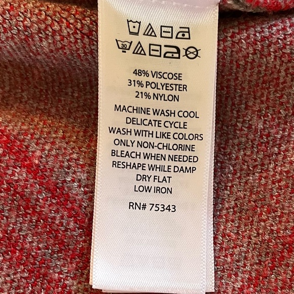 Tahari Grey with Red Windowpane/Grid Check Scoop Neck Sweater 2X - Picture 8 of 8